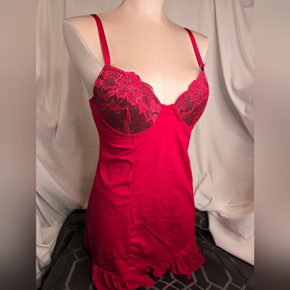 Elegant Lace Trim Chemise in Red
